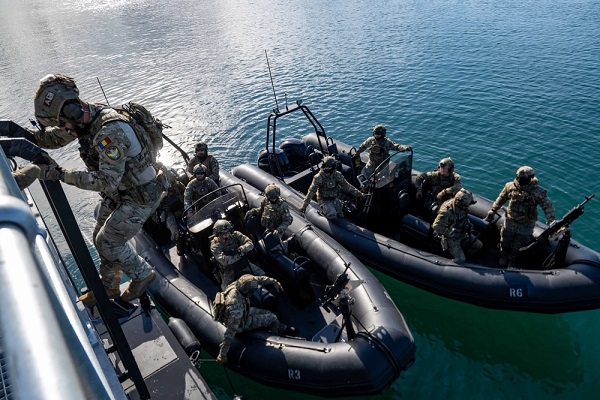 Romanian SOF Train with Navy SEALs